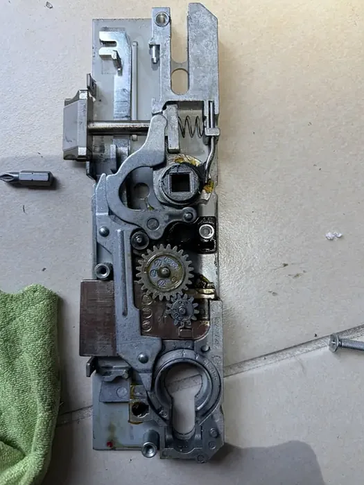 Schlossmechanik einer Mehrfachverriegelung im Detail